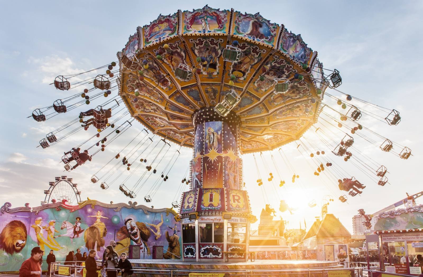 Theme Parks & Attractions